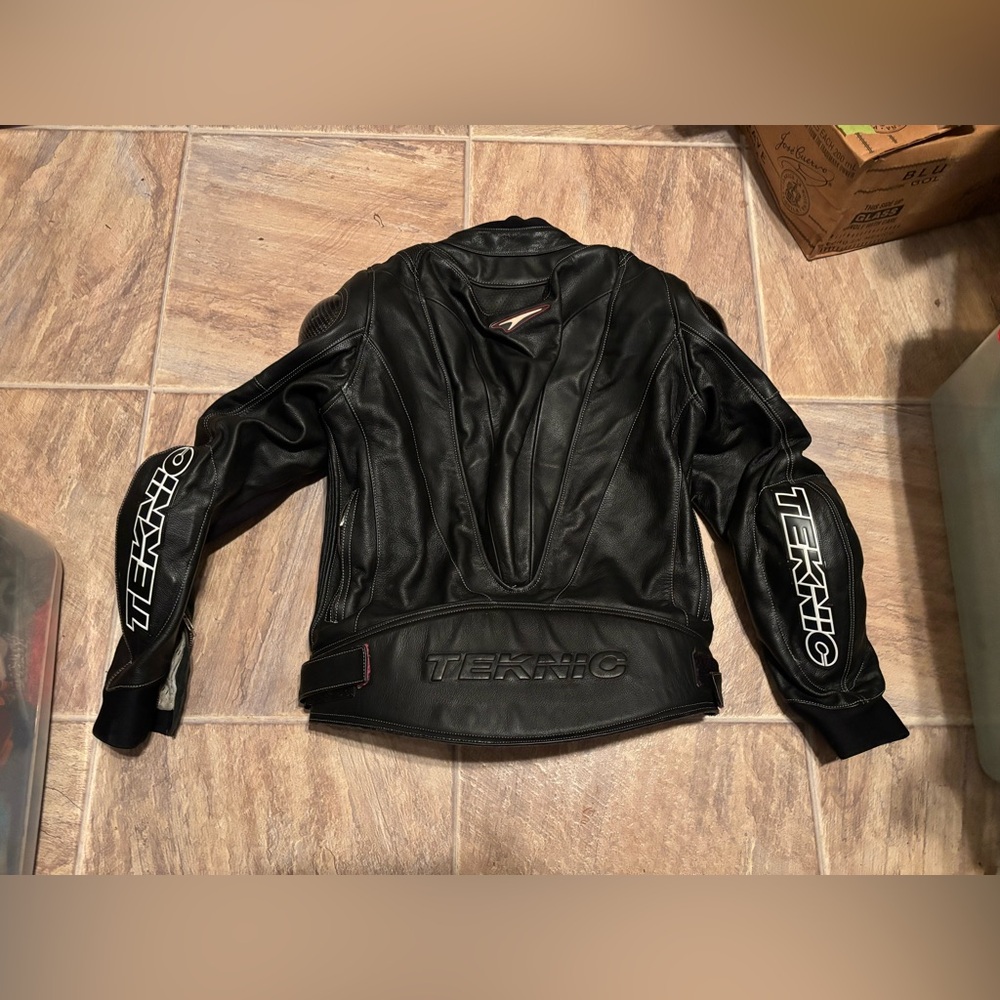 Teknic Men’s Black Leather Motorcycle Jacket 42 52